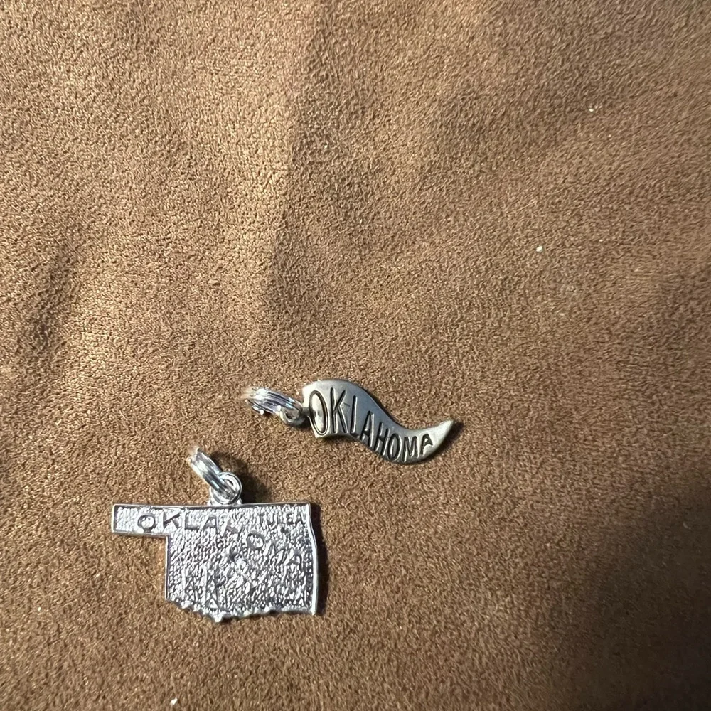 Oklahoma State Outline Silver Charm Pendant - Unbranded